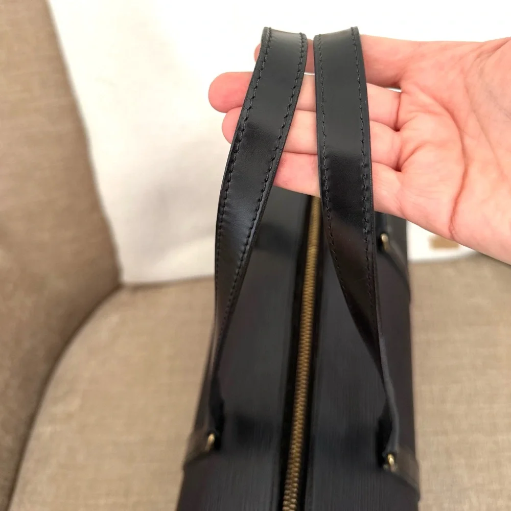 Authentic Louis Vuitton Soufflot bag Black Epi Leather with mini pouch M52862